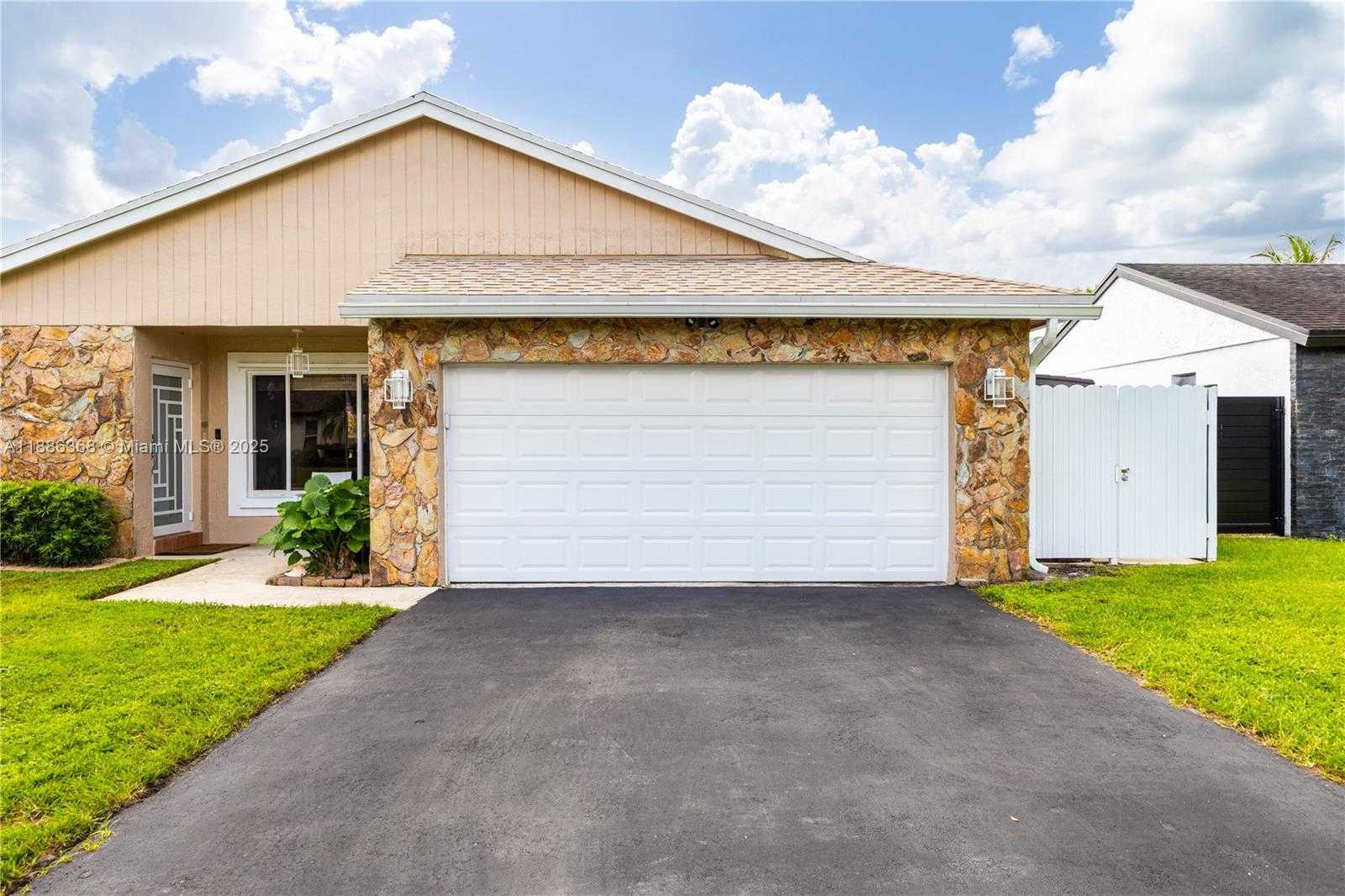 Small Image of 11656 SOUTH WEST 50TH CT, Cooper City Number 3