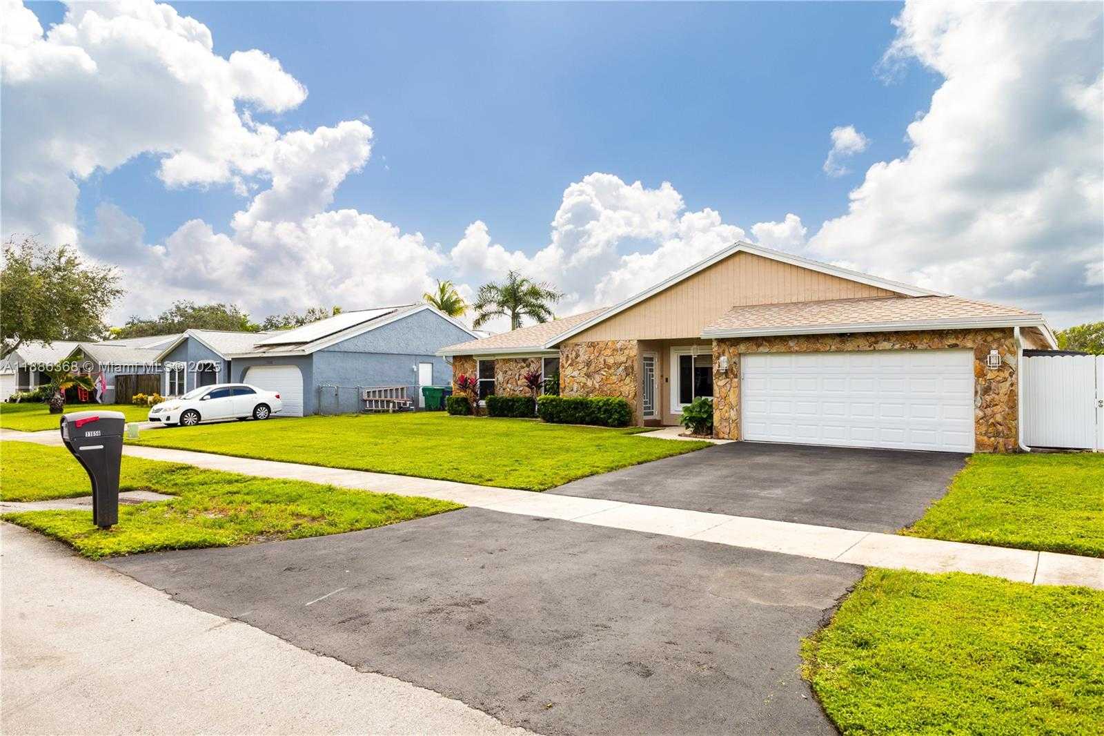 Small Image of 11656 SOUTH WEST 50TH CT, Cooper City Number 5