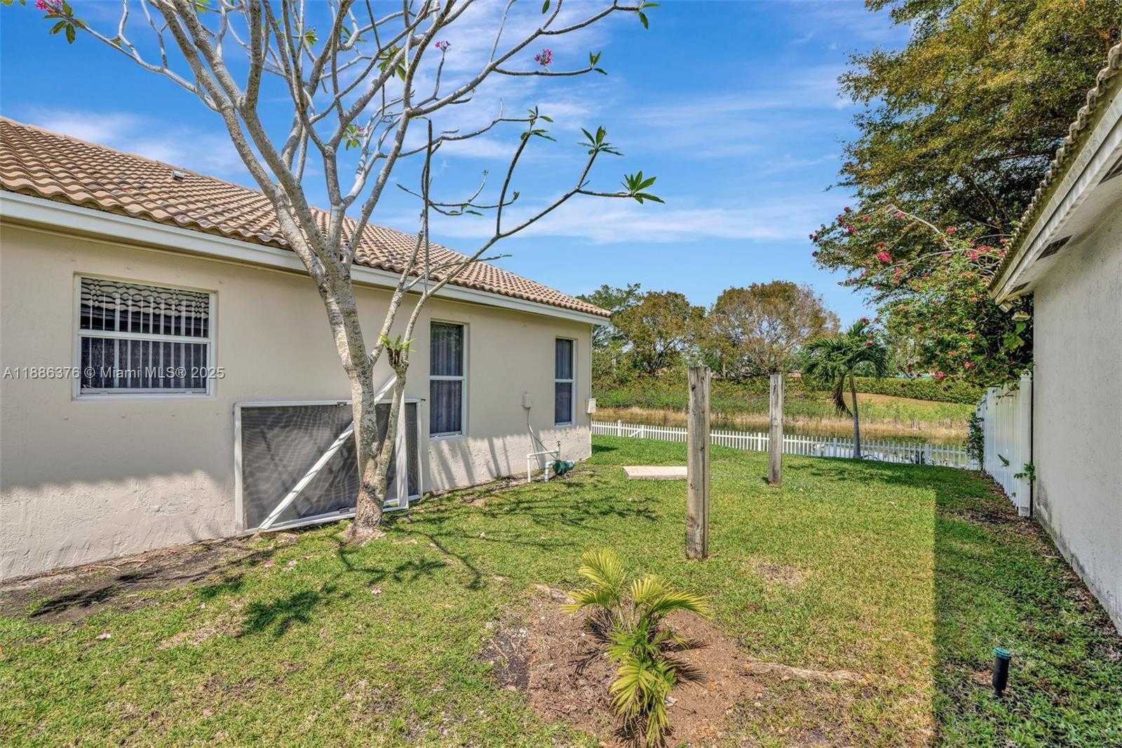 Small Image of 16249 NORTH WEST 24TH ST, Pembroke Pines Number 19