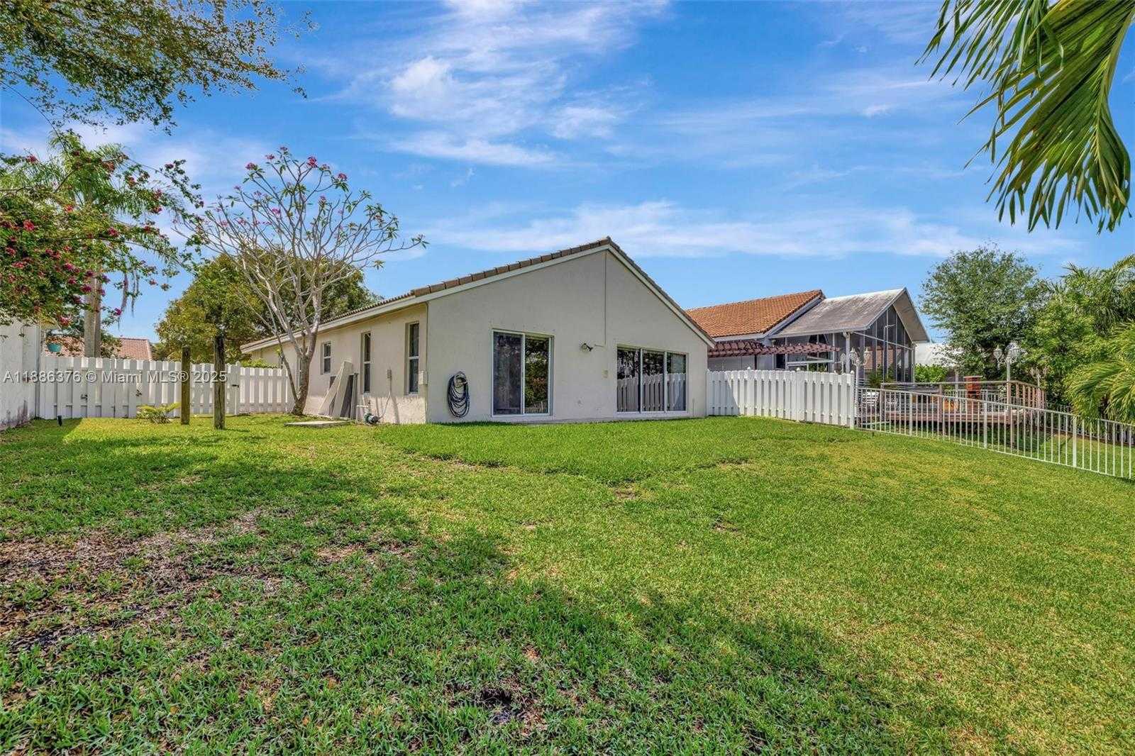 Small Image of 16249 NORTH WEST 24TH ST, Pembroke Pines Number 20