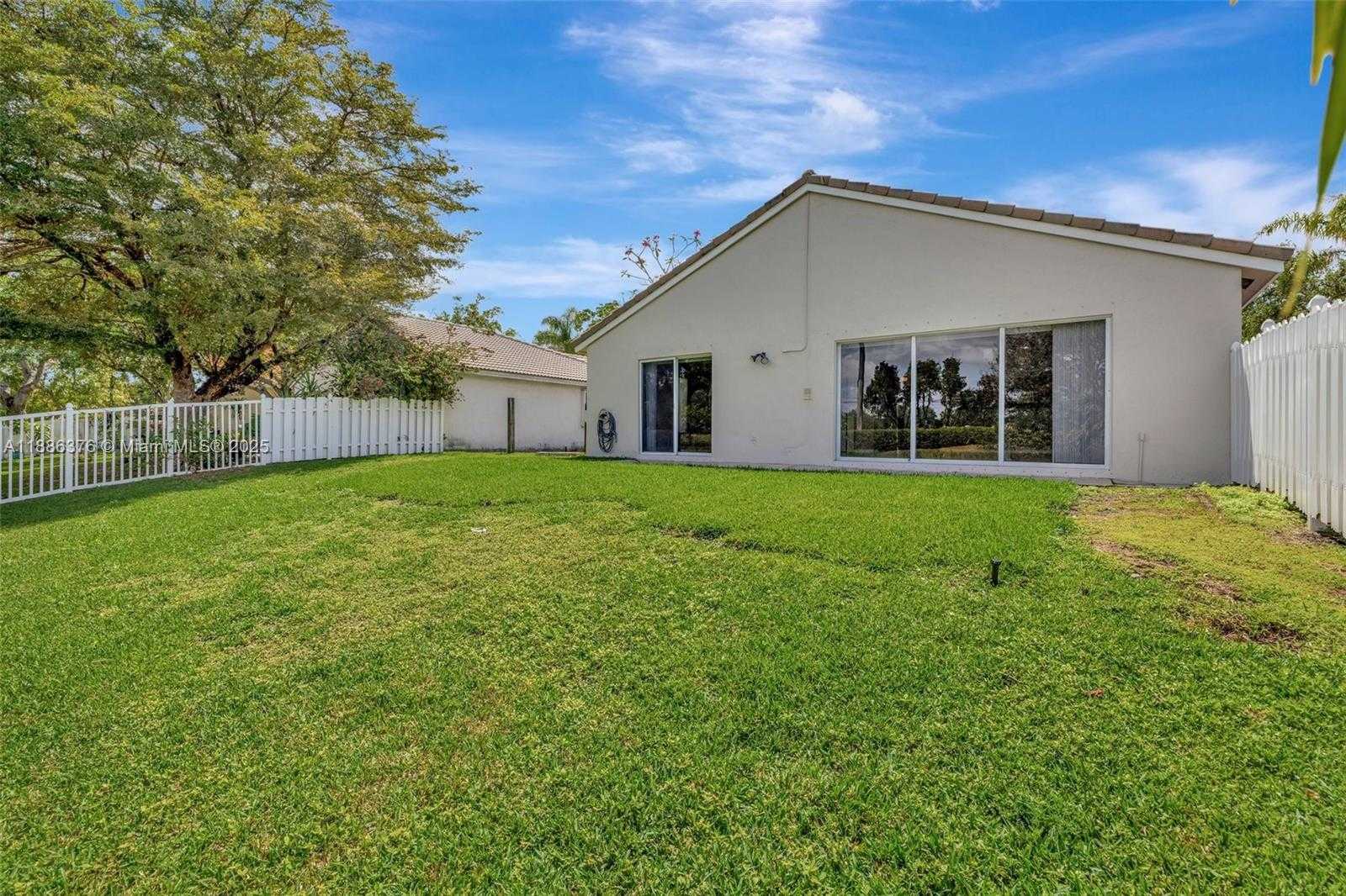 Small Image of 16249 NORTH WEST 24TH ST, Pembroke Pines Number 23