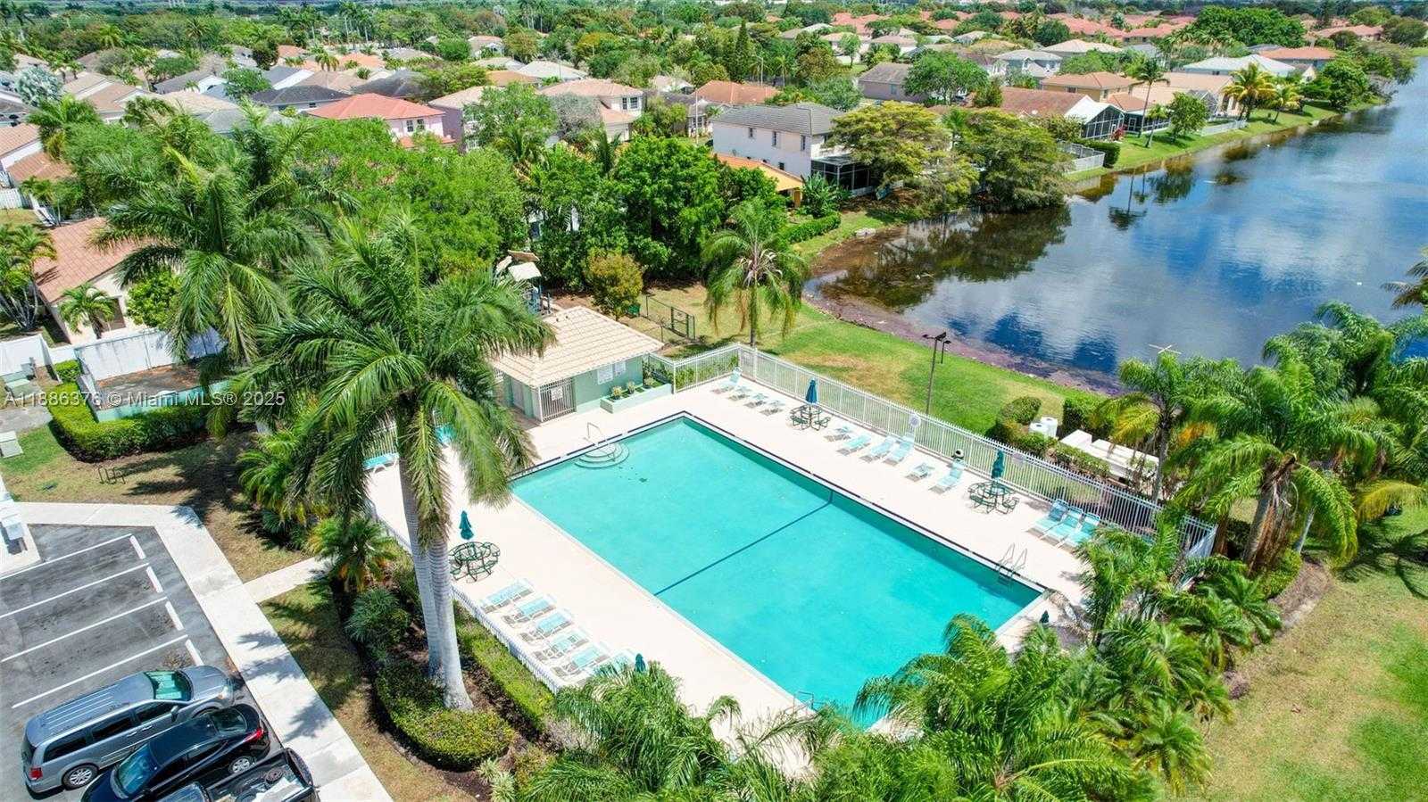 Small Image of 16249 NORTH WEST 24TH ST, Pembroke Pines Number 27