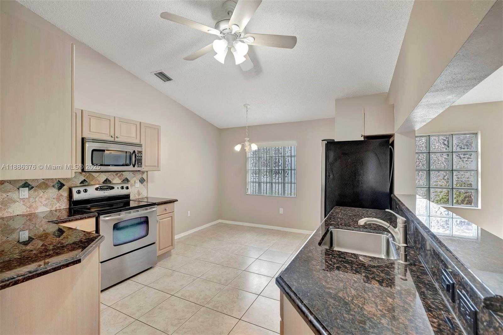 Small Image of 16249 NORTH WEST 24TH ST, Pembroke Pines Number 3