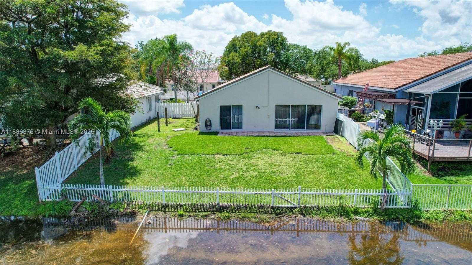 Small Image of 16249 NORTH WEST 24TH ST, Pembroke Pines Number 37