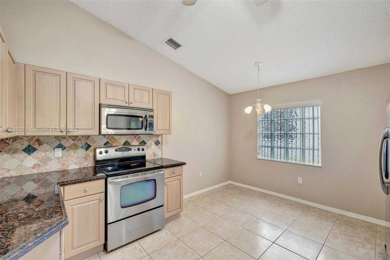 Small Image of 16249 NORTH WEST 24TH ST, Pembroke Pines Number 4