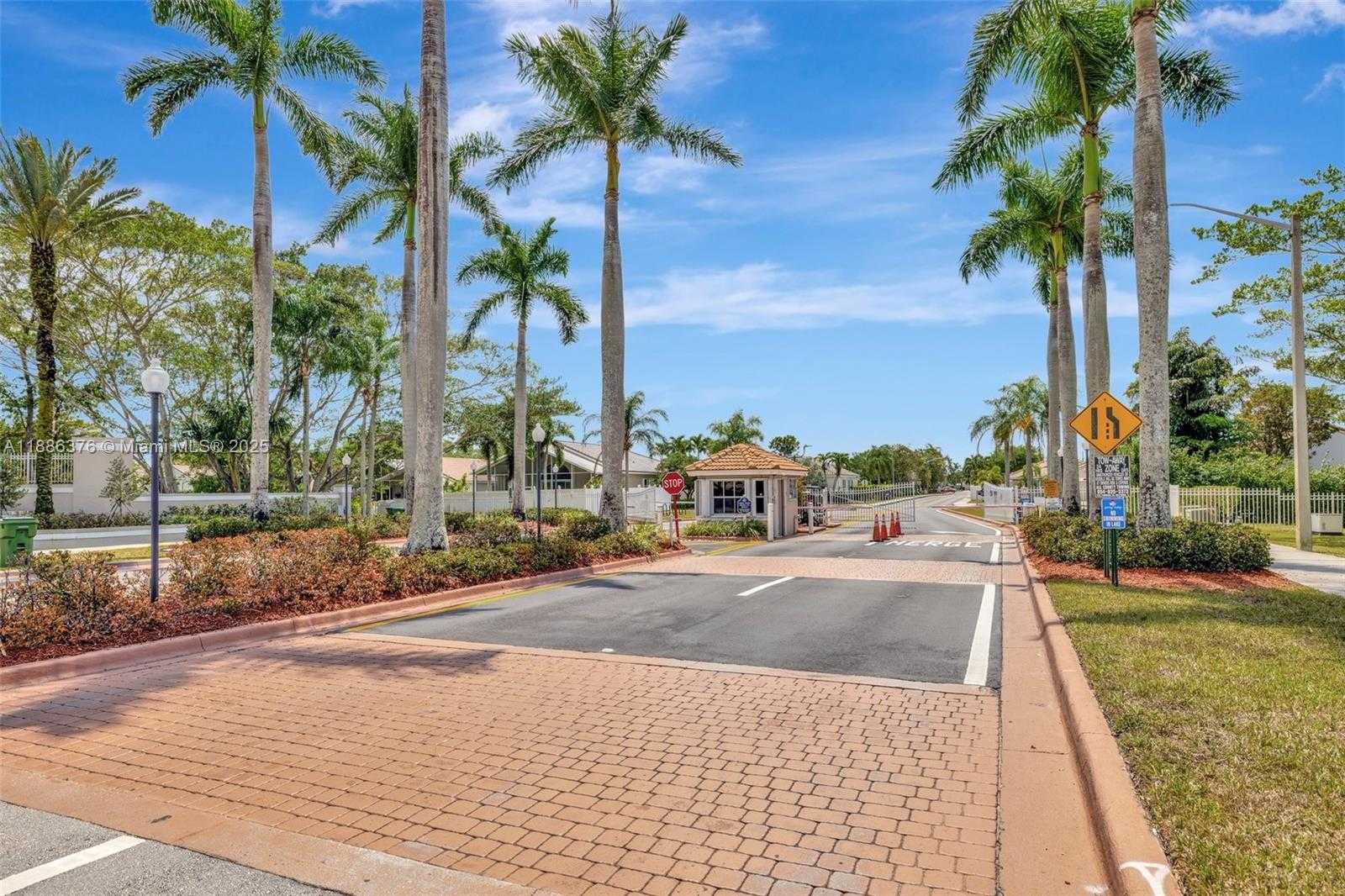 Small Image of 16249 NORTH WEST 24TH ST, Pembroke Pines Number 45