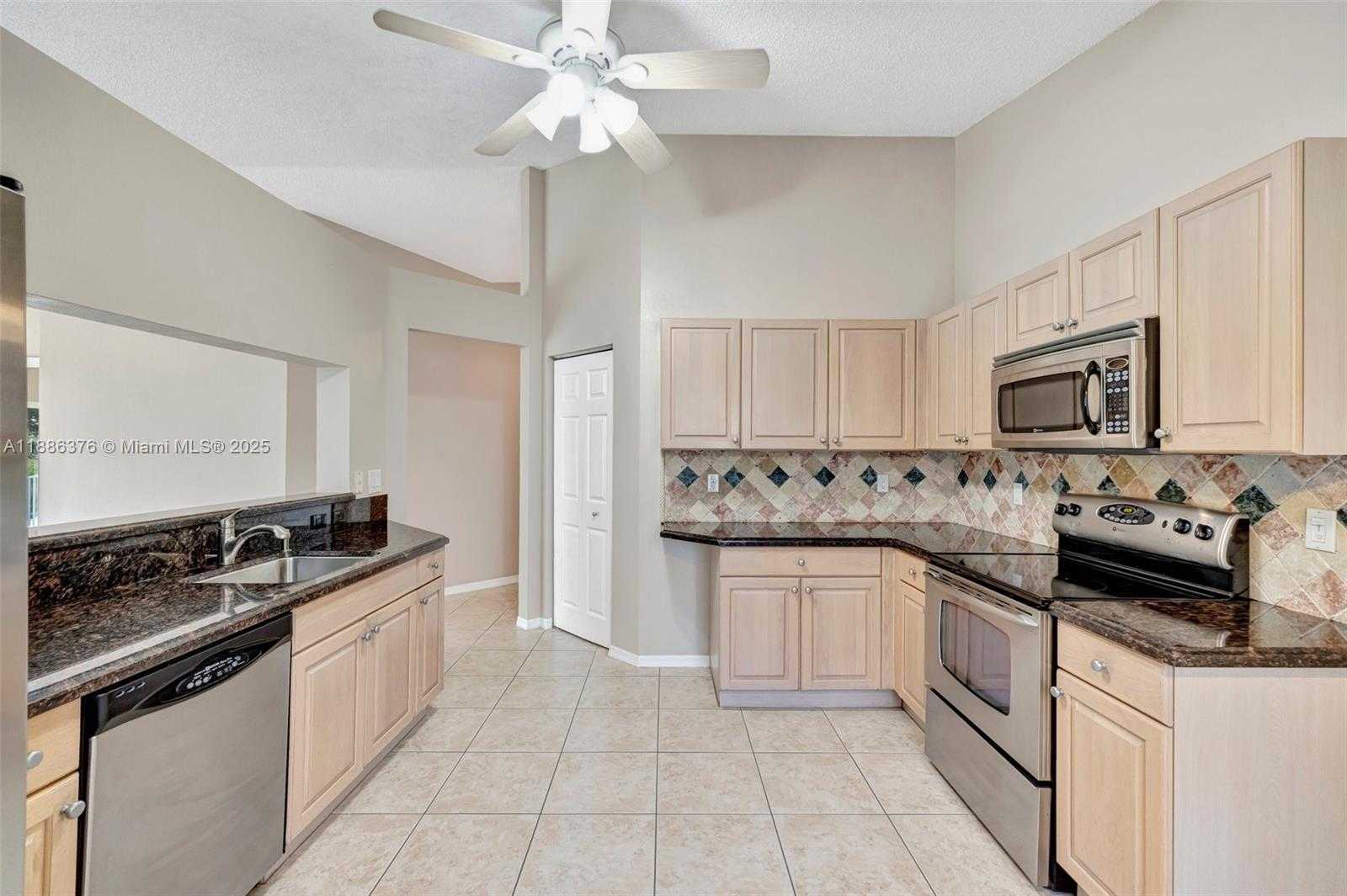 Small Image of 16249 NORTH WEST 24TH ST, Pembroke Pines Number 6
