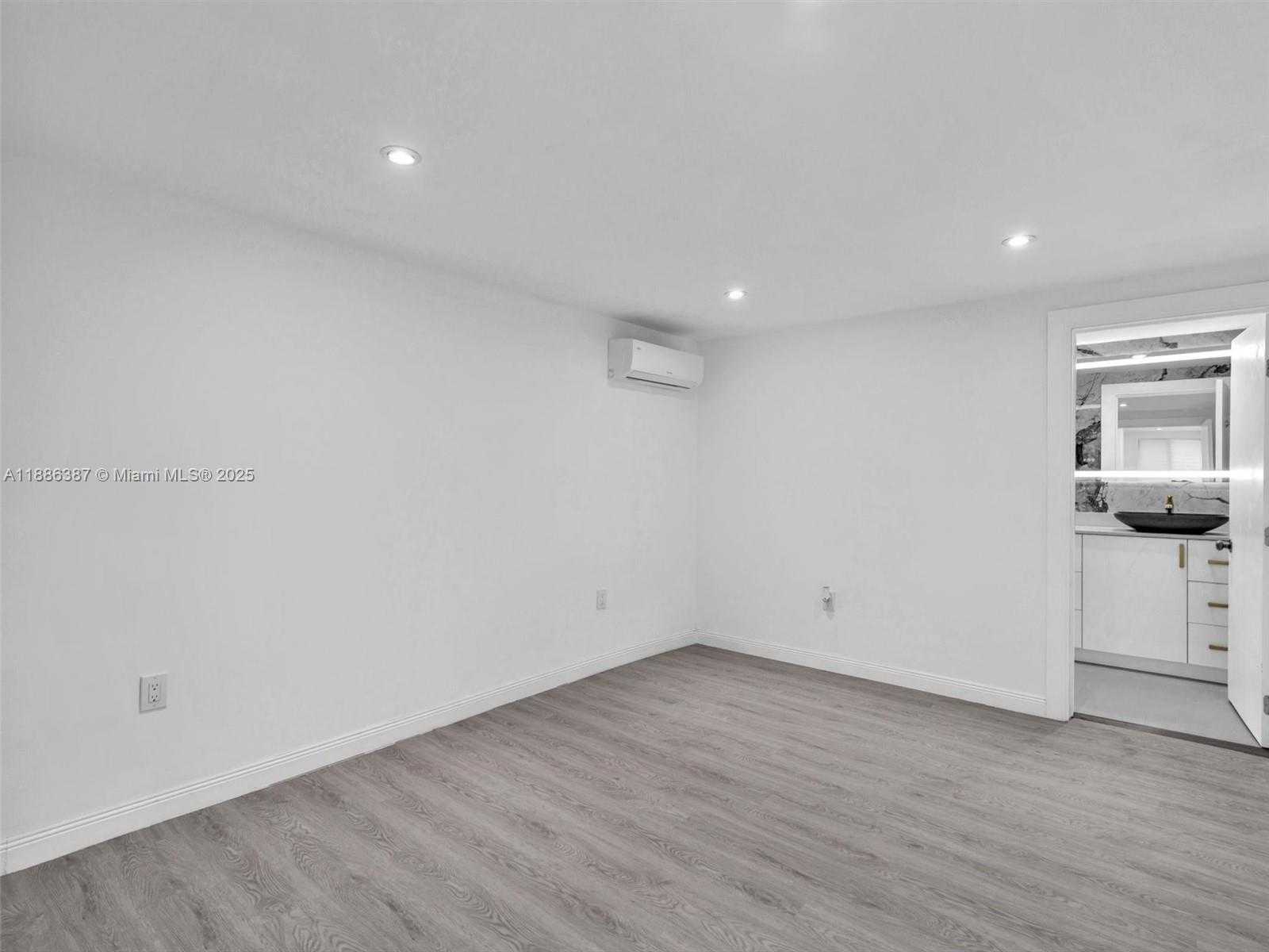 Small Image of 823 SOUTH WEST 27TH ST, Fort Lauderdale Number 17