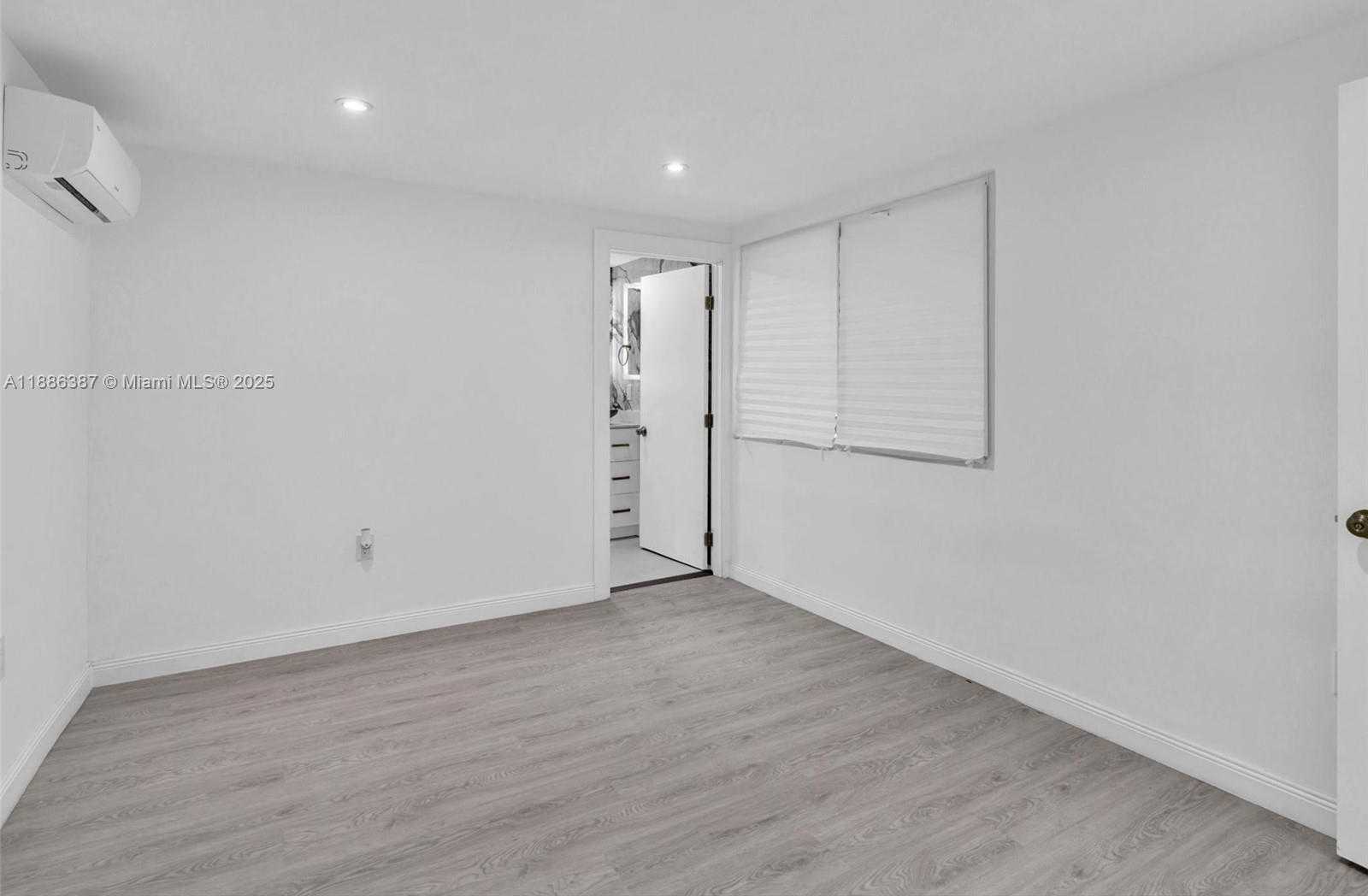 Small Image of 823 SOUTH WEST 27TH ST, Fort Lauderdale Number 18