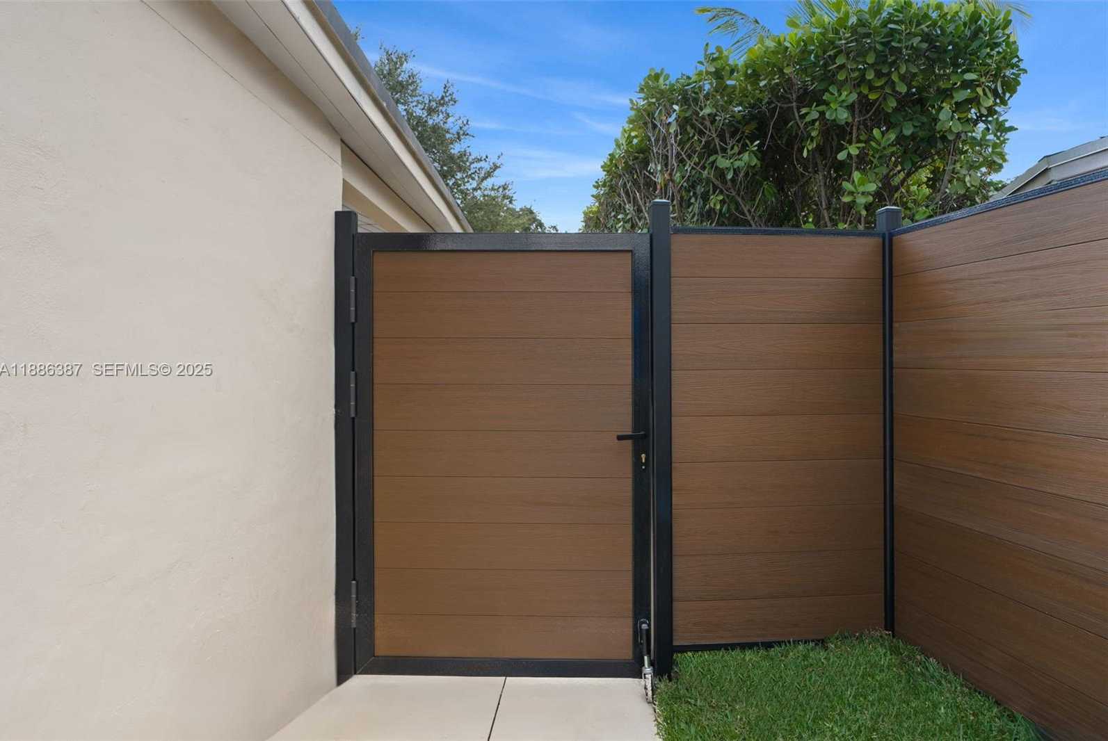 Small Image of 823 SOUTH WEST 27TH ST, Fort Lauderdale Number 40