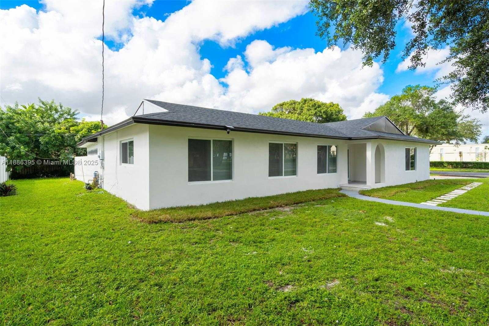 Small Image of 5360 SOUTH WEST 9TH ST, Plantation Number 4