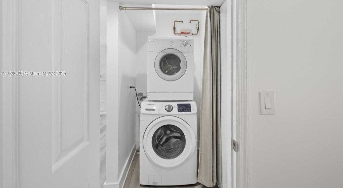 Small Image of 45 NORTH WEST 25TH AVE, Miami Number 15