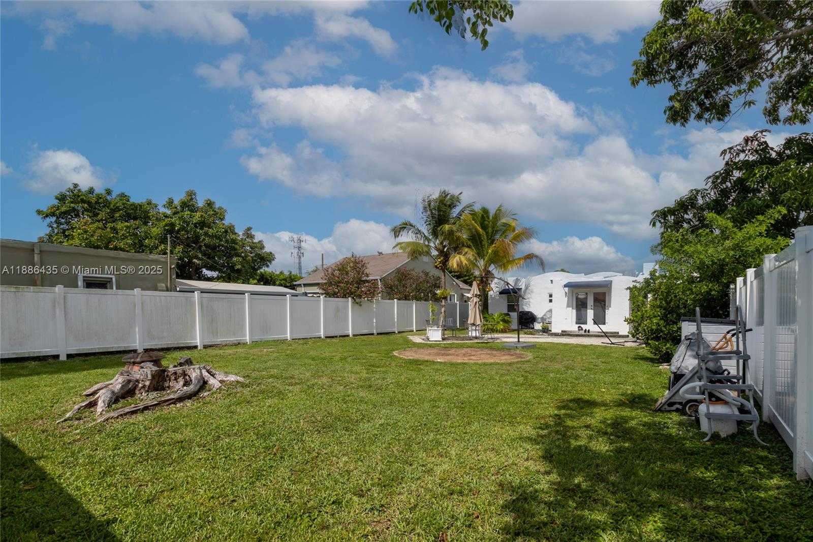 Small Image of 45 NORTH WEST 25TH AVE, Miami Number 23