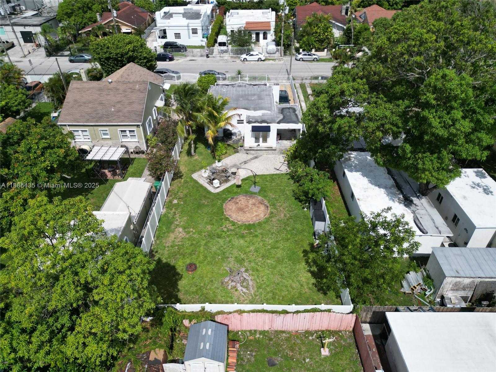 Small Image of 45 NORTH WEST 25TH AVE, Miami Number 28