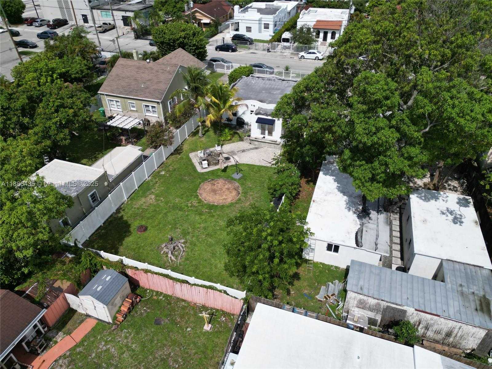 Small Image of 45 NORTH WEST 25TH AVE, Miami Number 29