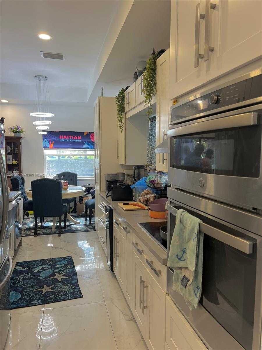 Small Image of 8320 SOUTH WEST 12TH ST, Pembroke Pines Number 14