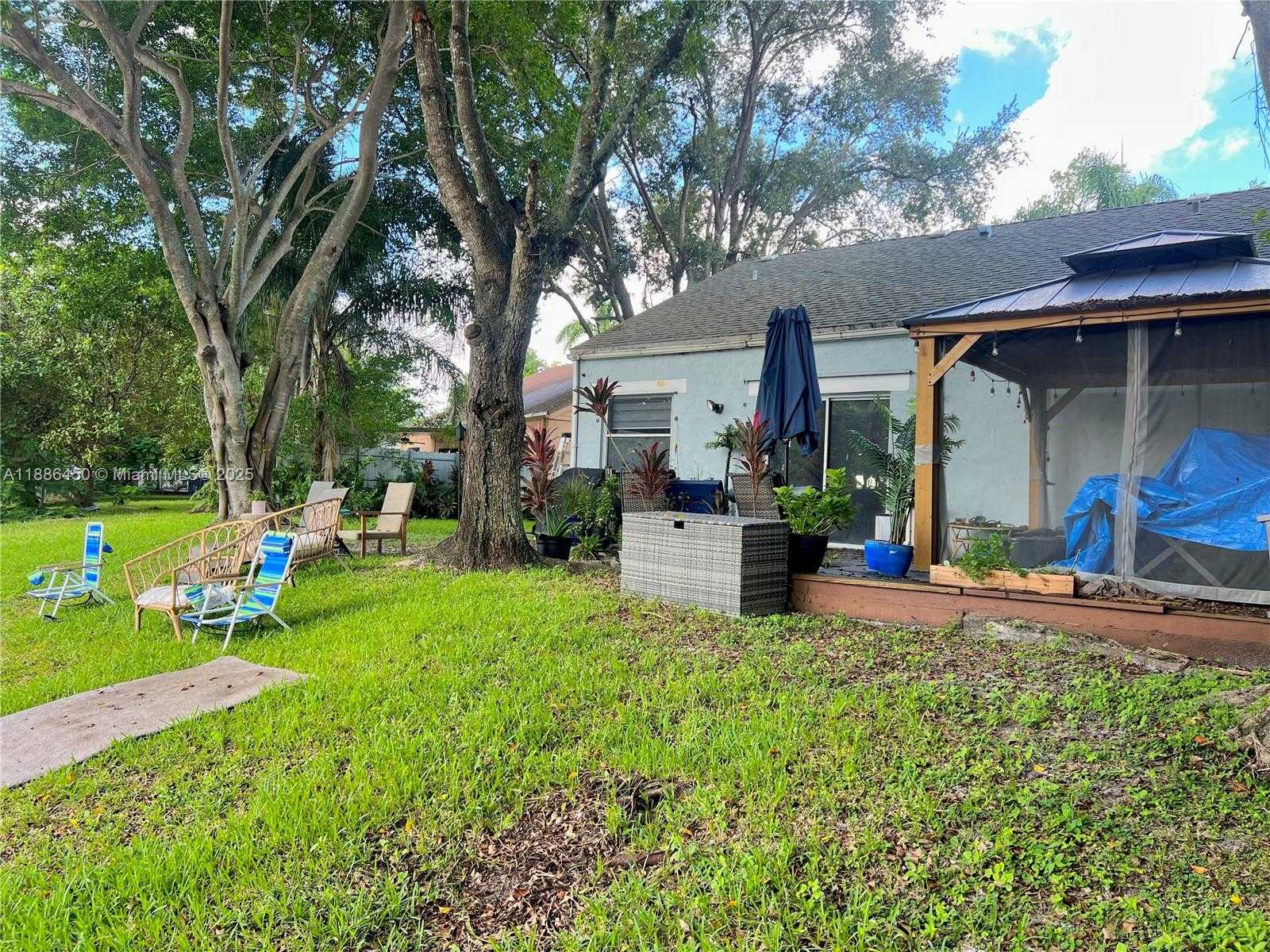 Small Image of 8320 SOUTH WEST 12TH ST, Pembroke Pines Number 26