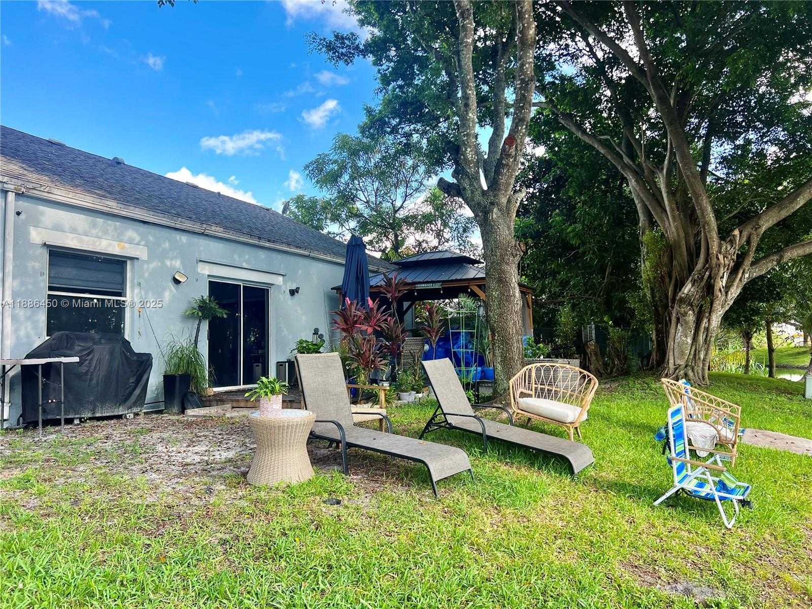 Small Image of 8320 SOUTH WEST 12TH ST, Pembroke Pines Number 27