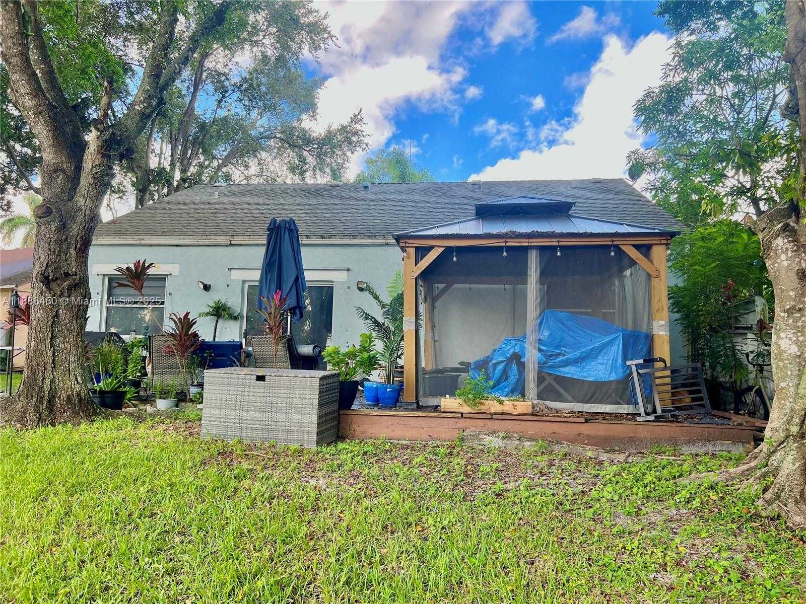 Small Image of 8320 SOUTH WEST 12TH ST, Pembroke Pines Number 28