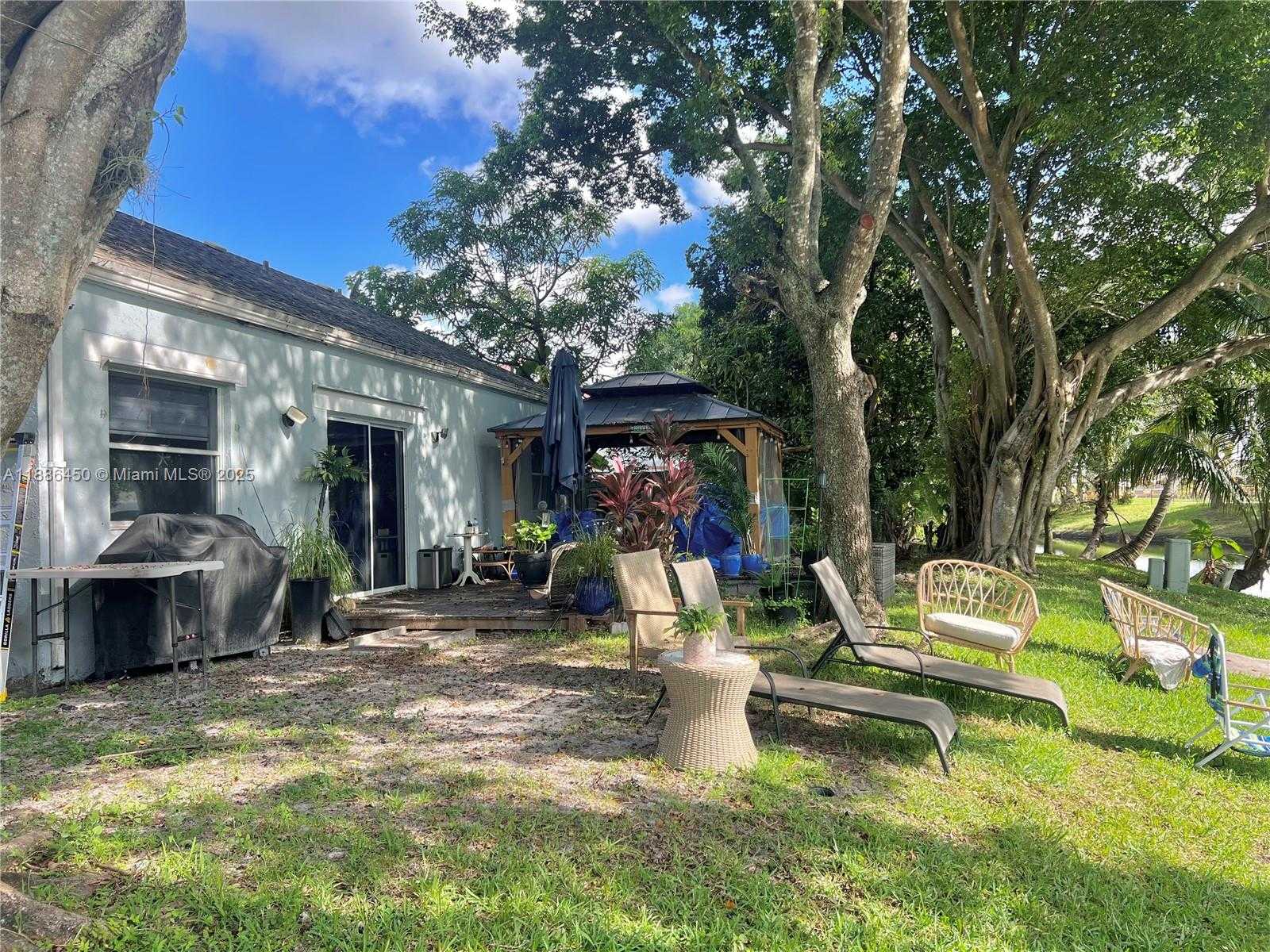 Small Image of 8320 SOUTH WEST 12TH ST, Pembroke Pines Number 30