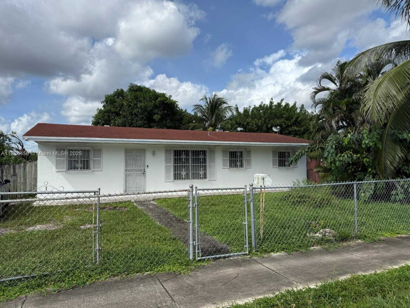 Small Image of 3277 NORTH WEST 179TH ST, Miami Gardens Number 2