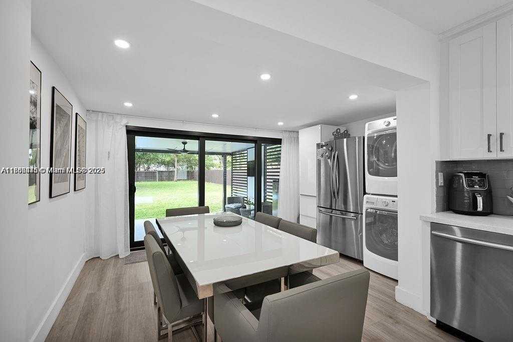 Small Image of 2635 FILLMORE ST, Hollywood Number 11