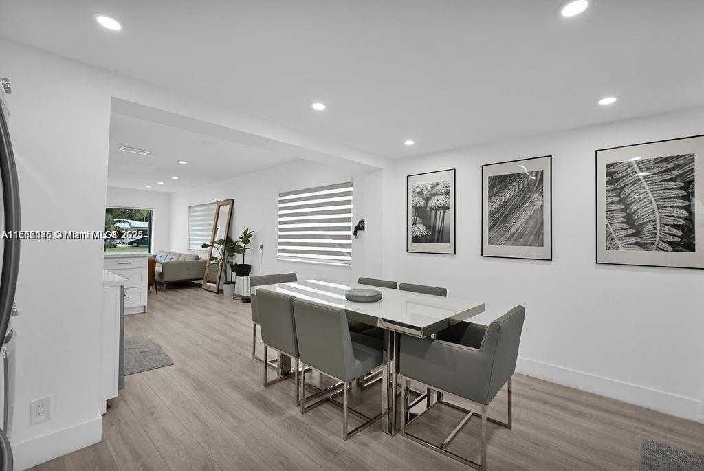 Small Image of 2635 FILLMORE ST, Hollywood Number 15