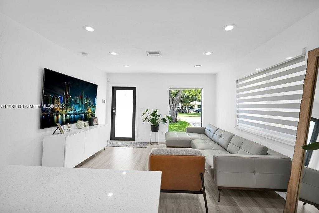 Small Image of 2635 FILLMORE ST, Hollywood Number 19