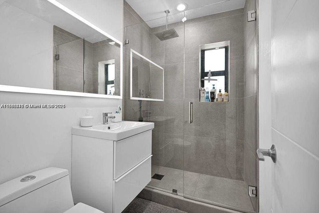 Small Image of 2635 FILLMORE ST, Hollywood Number 22