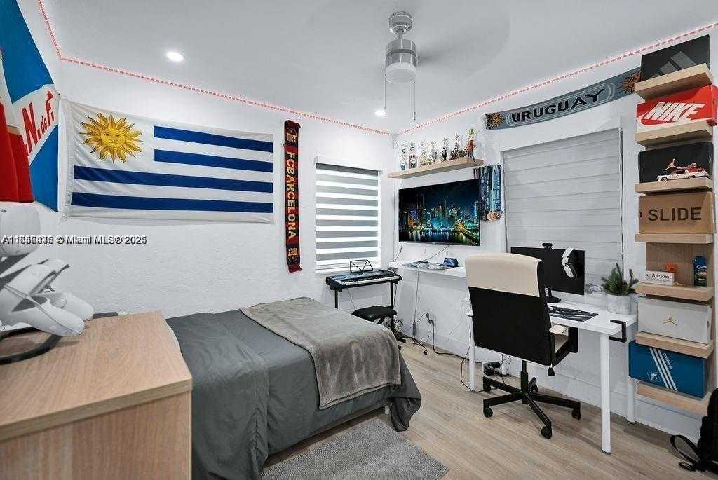 Small Image of 2635 FILLMORE ST, Hollywood Number 24