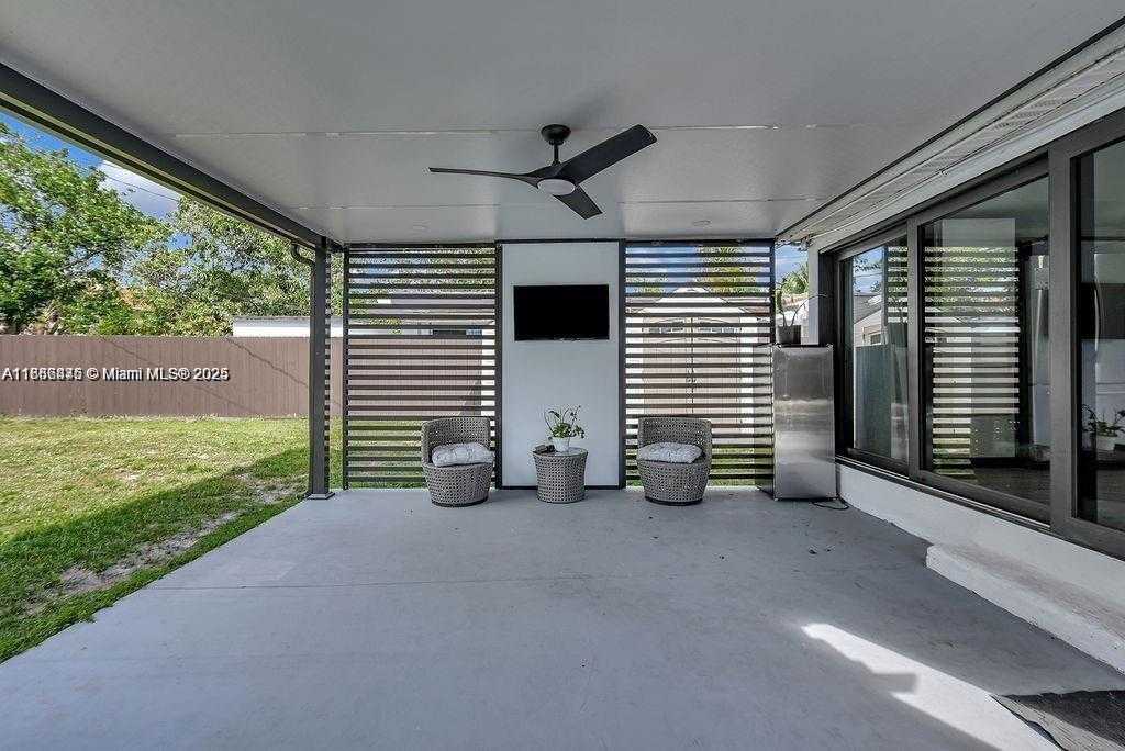 Small Image of 2635 FILLMORE ST, Hollywood Number 26