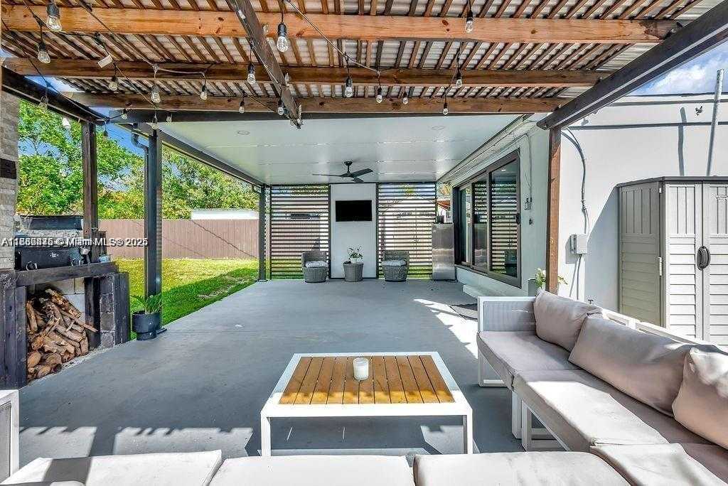 Small Image of 2635 FILLMORE ST, Hollywood Number 27