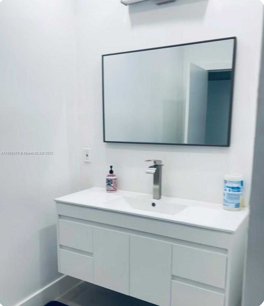 Small Image of 2325 NORTH EAST 194TH ST, Miami Number 11