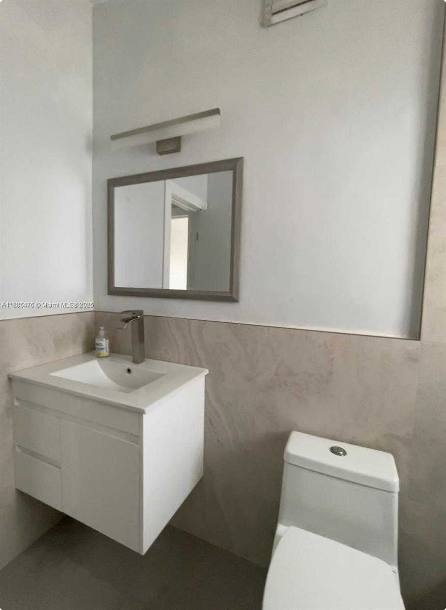 Small Image of 2325 NORTH EAST 194TH ST, Miami Number 12