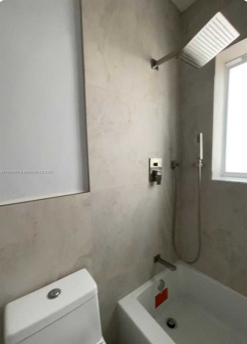 Small Image of 2325 NORTH EAST 194TH ST, Miami Number 13