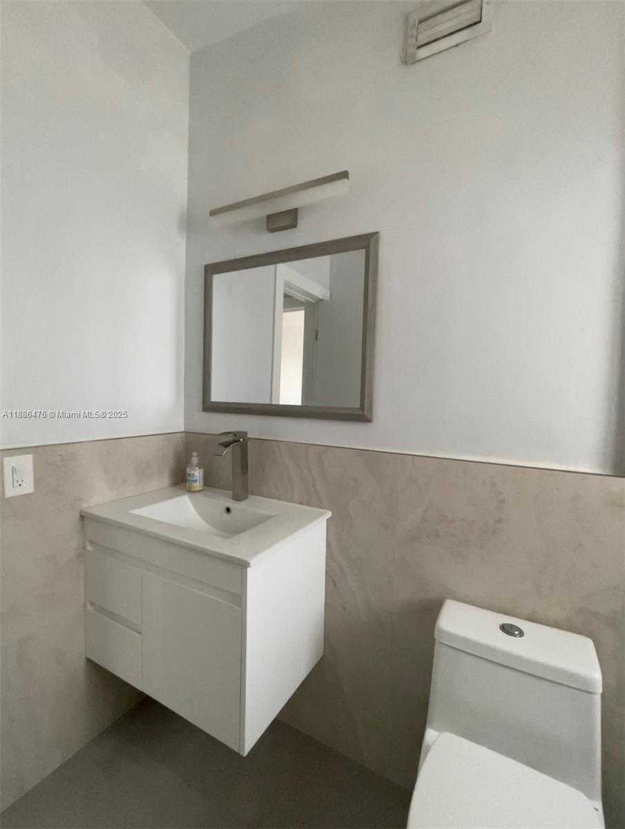 Small Image of 2325 NORTH EAST 194TH ST, Miami Number 14