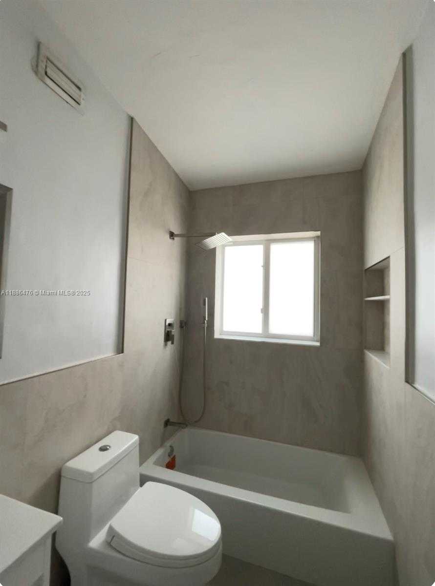 Small Image of 2325 NORTH EAST 194TH ST, Miami Number 15