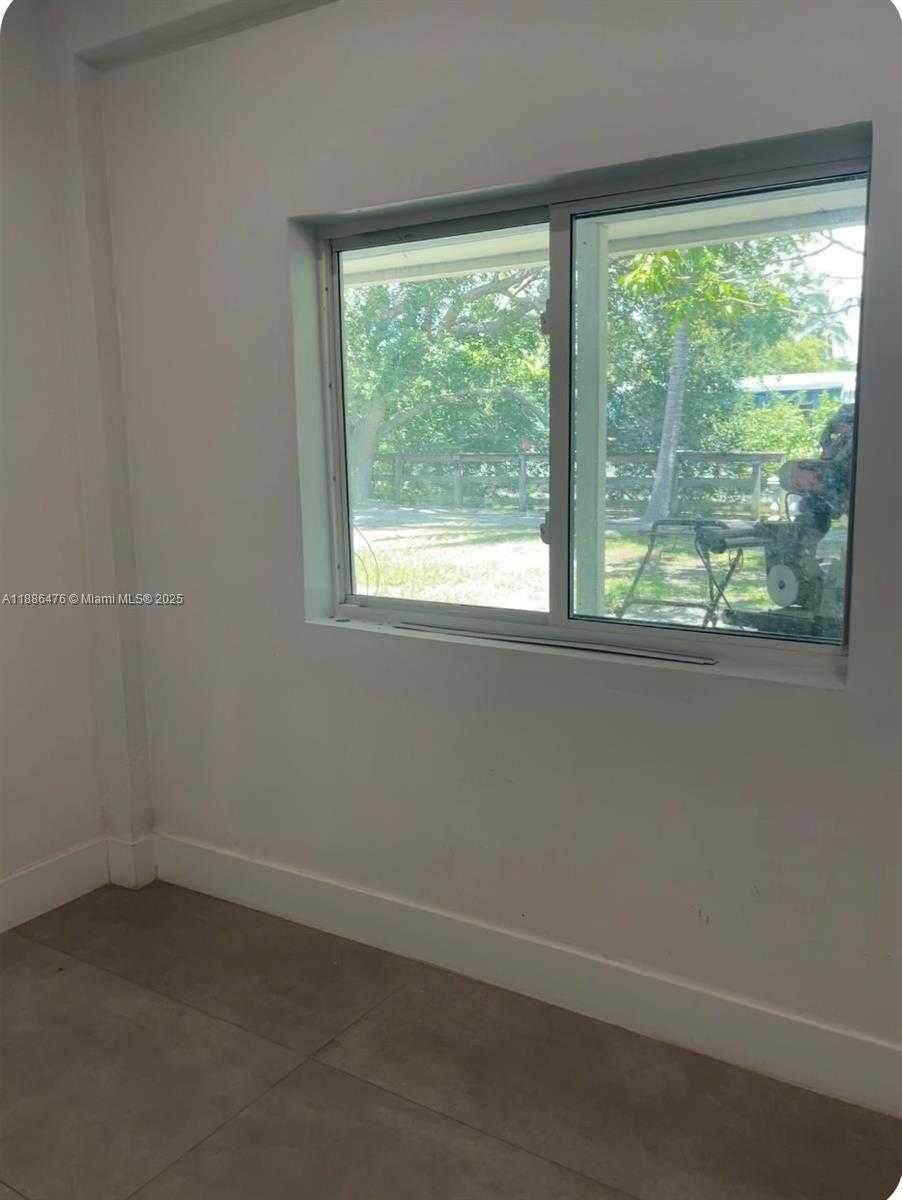 Small Image of 2325 NORTH EAST 194TH ST, Miami Number 16