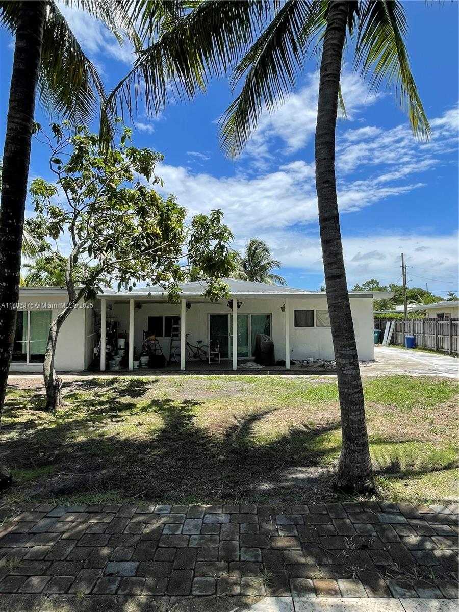 Small Image of 2325 NORTH EAST 194TH ST, Miami Number 18