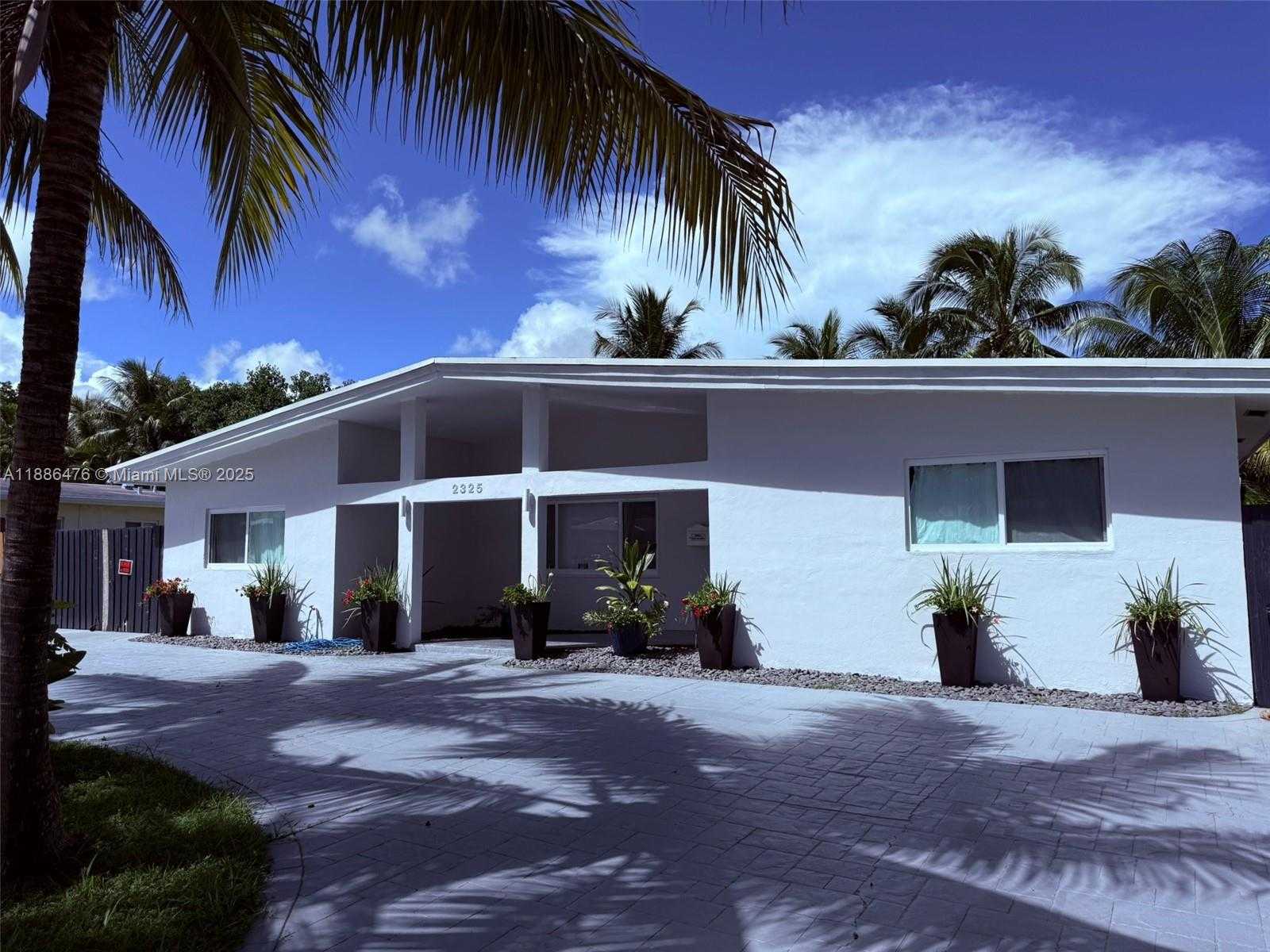 Small Image of 2325 NORTH EAST 194TH ST, Miami Number 2