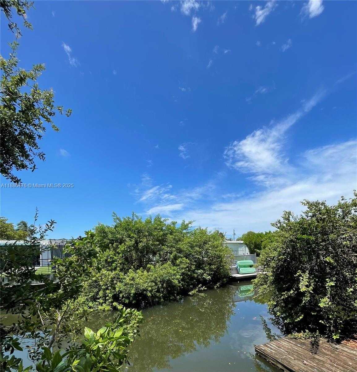 Small Image of 2325 NORTH EAST 194TH ST, Miami Number 4