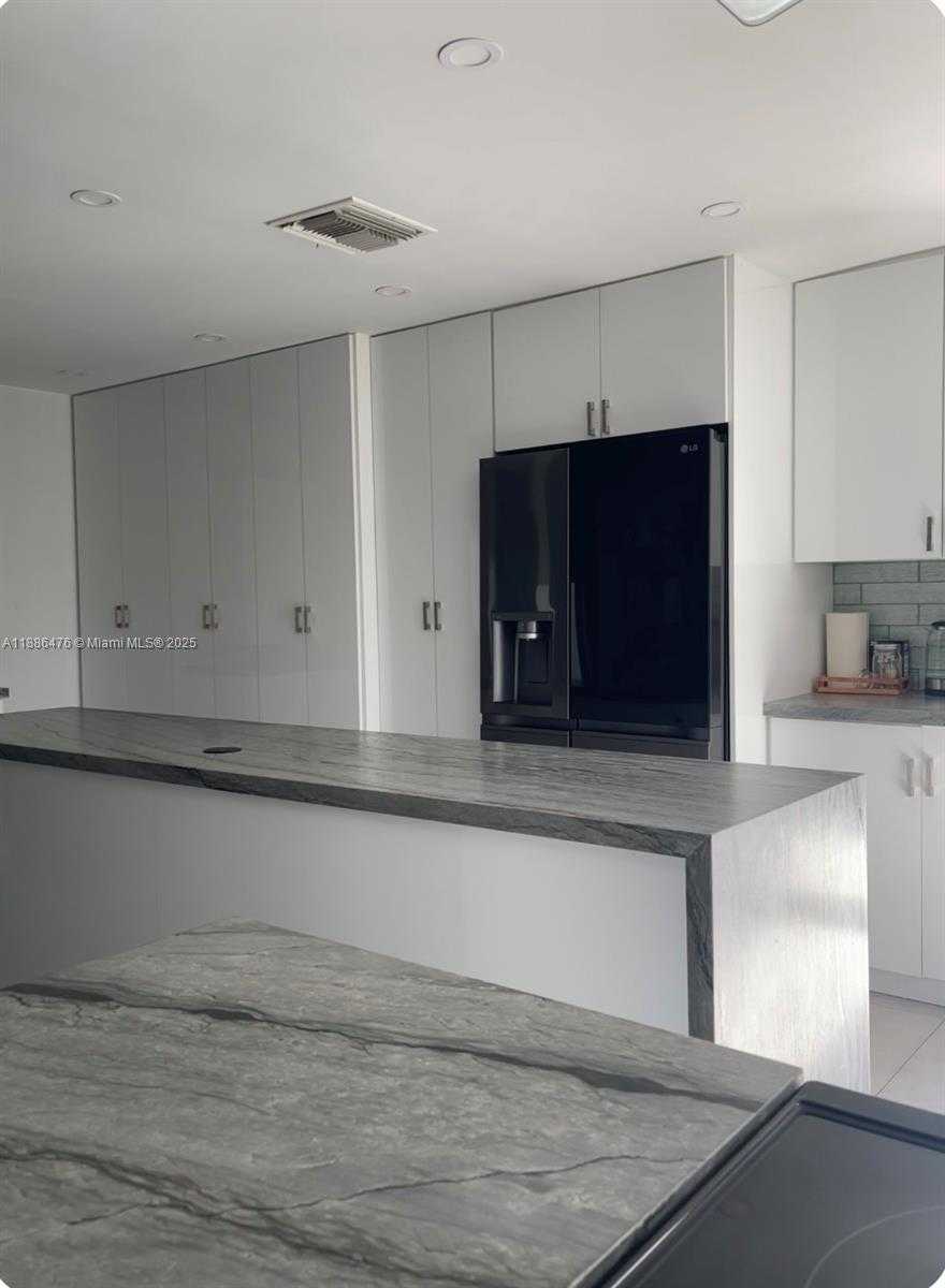 Small Image of 2325 NORTH EAST 194TH ST, Miami Number 6