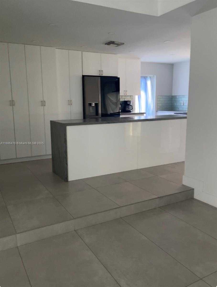Small Image of 2325 NORTH EAST 194TH ST, Miami Number 8