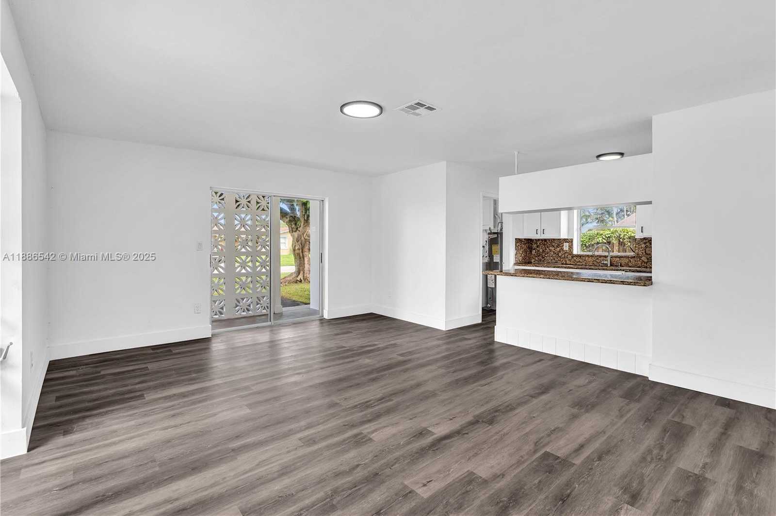 Small Image of 19701 BELMONT DR, Cutler Bay Number 11