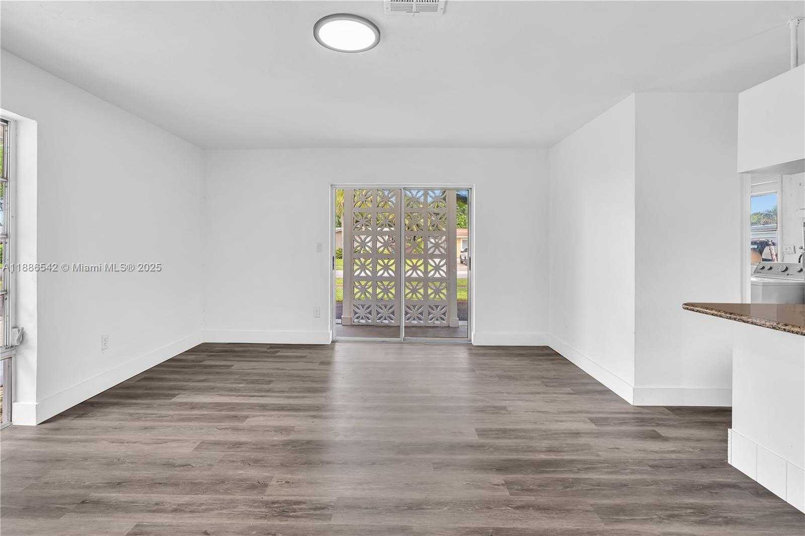 Small Image of 19701 BELMONT DR, Cutler Bay Number 14