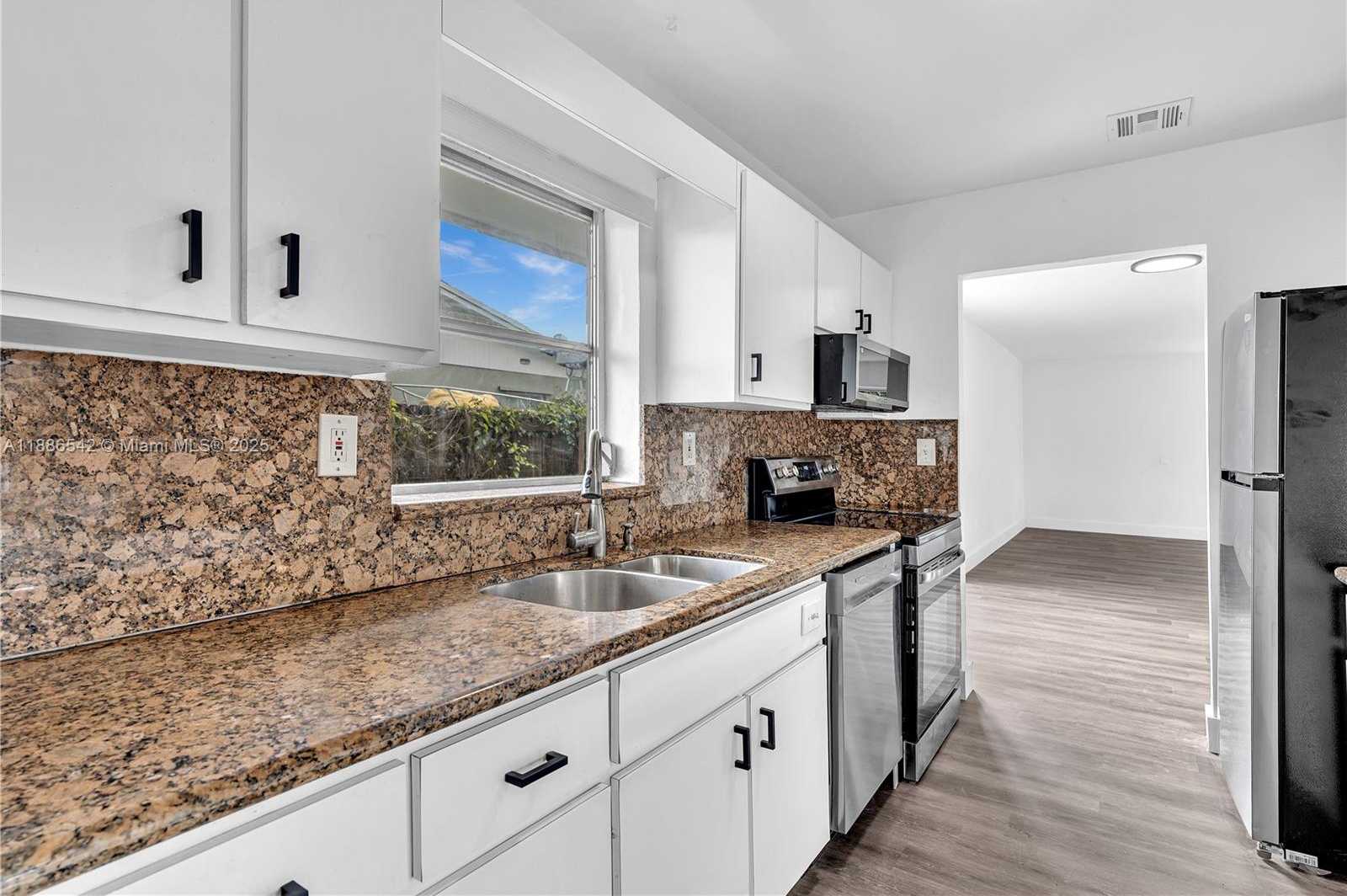 Small Image of 19701 BELMONT DR, Cutler Bay Number 21