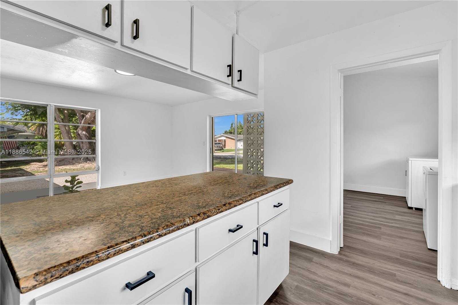 Small Image of 19701 BELMONT DR, Cutler Bay Number 26