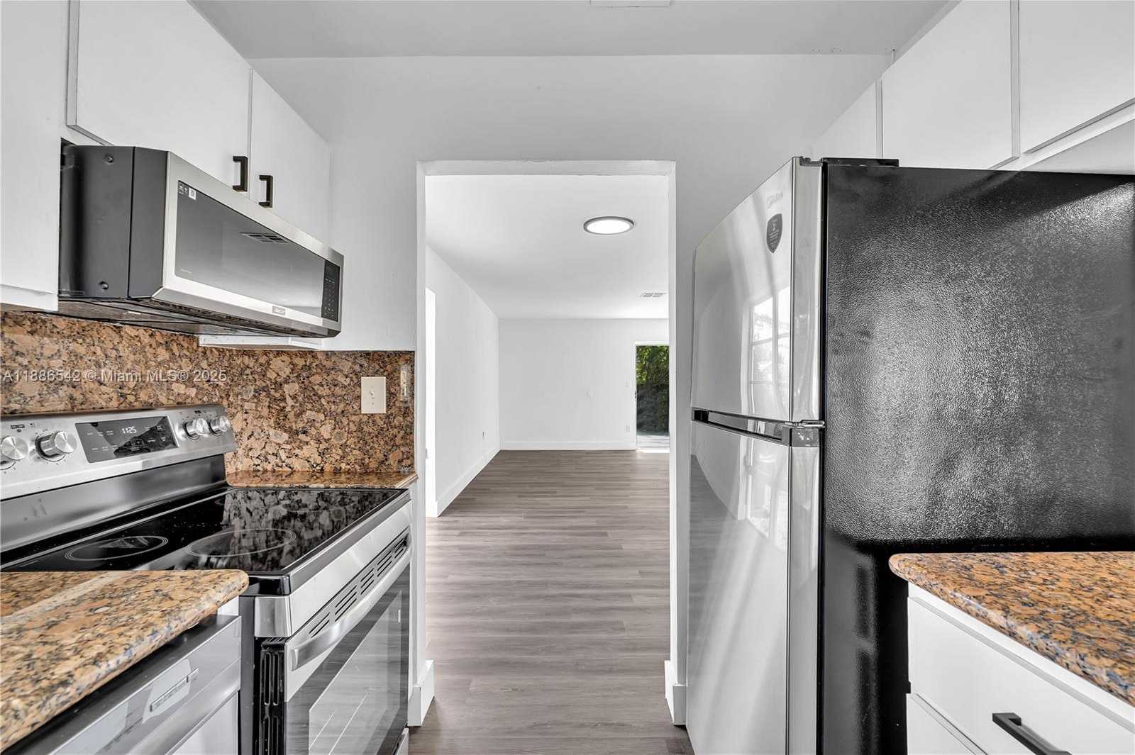 Small Image of 19701 BELMONT DR, Cutler Bay Number 29