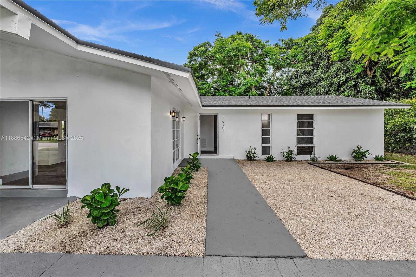 Small Image of 19701 BELMONT DR, Cutler Bay Number 3