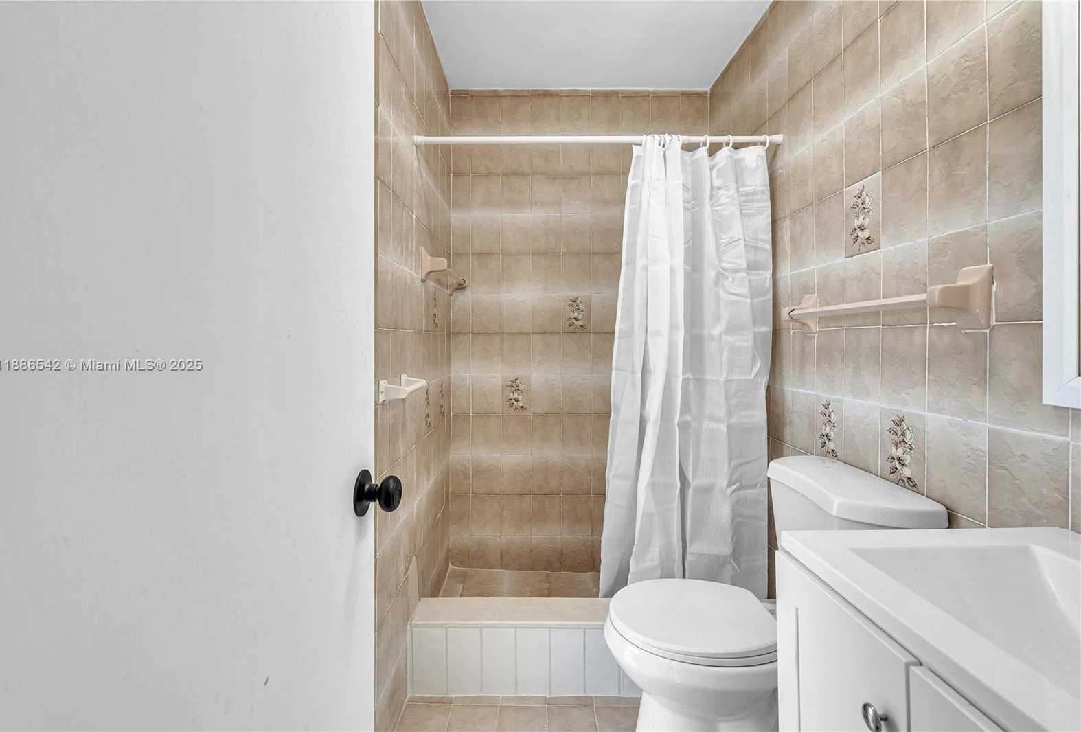 Small Image of 19701 BELMONT DR, Cutler Bay Number 47